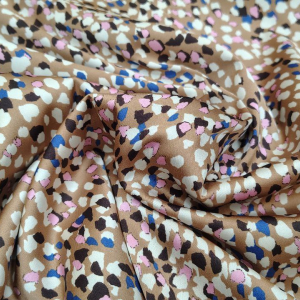 Шовк Армані беж з кольоровим принтом, шовк армані, шовкова тканина, тканина на сукню